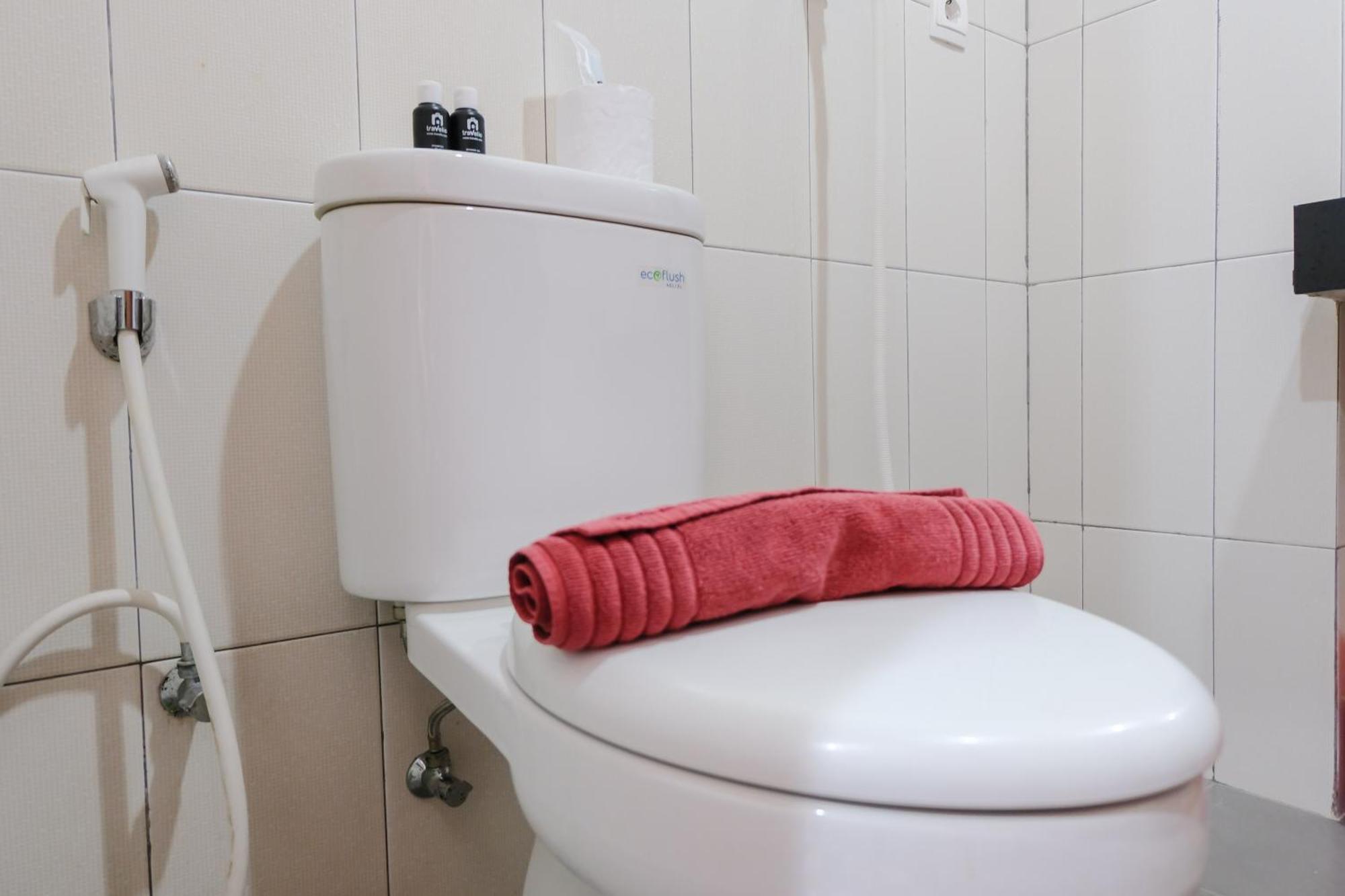 Homey And Cozy At Dago By Travelio Apartemen